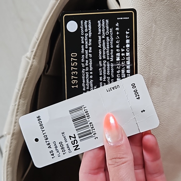 CHANEL 14S Flap Bag Crossbody Cream Leather Gold Chain CC Logo w/Box + Card - Picture 14 of 16